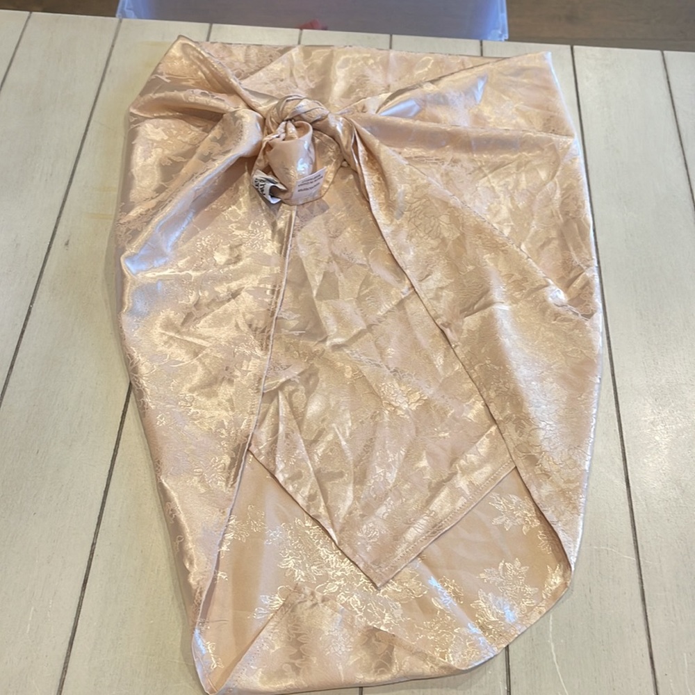 Princess Polly silk wrap adjustable to head scarf, top or bingo wrap! One size‎ - Picture 5 of 6
